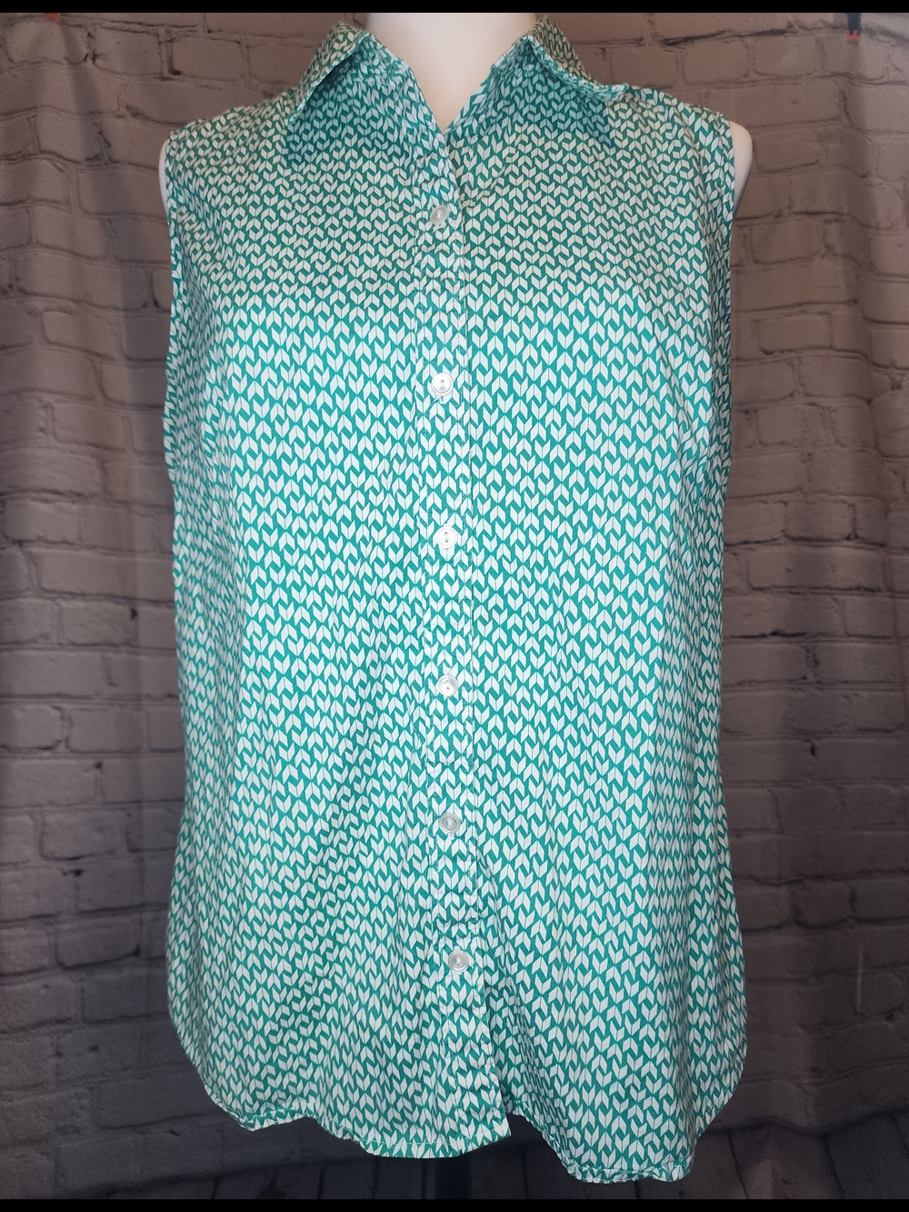 Sleeveless Button-Front Women’s Top in Teal Geometric Print